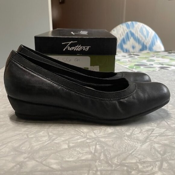 Trotters Black Wedged Round Toe Comfort Slip On Shoes Size 6 - Picture 3 of 7
